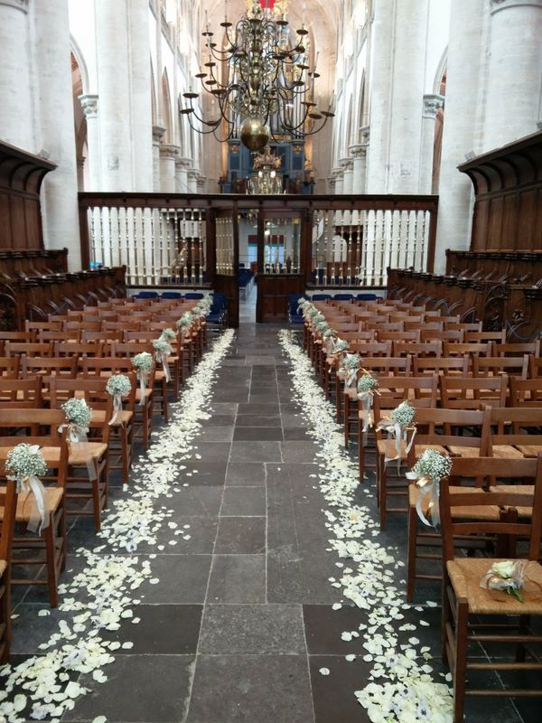 Trouwbloemen - Aankleding  bruiloft Grote Kerk Breda